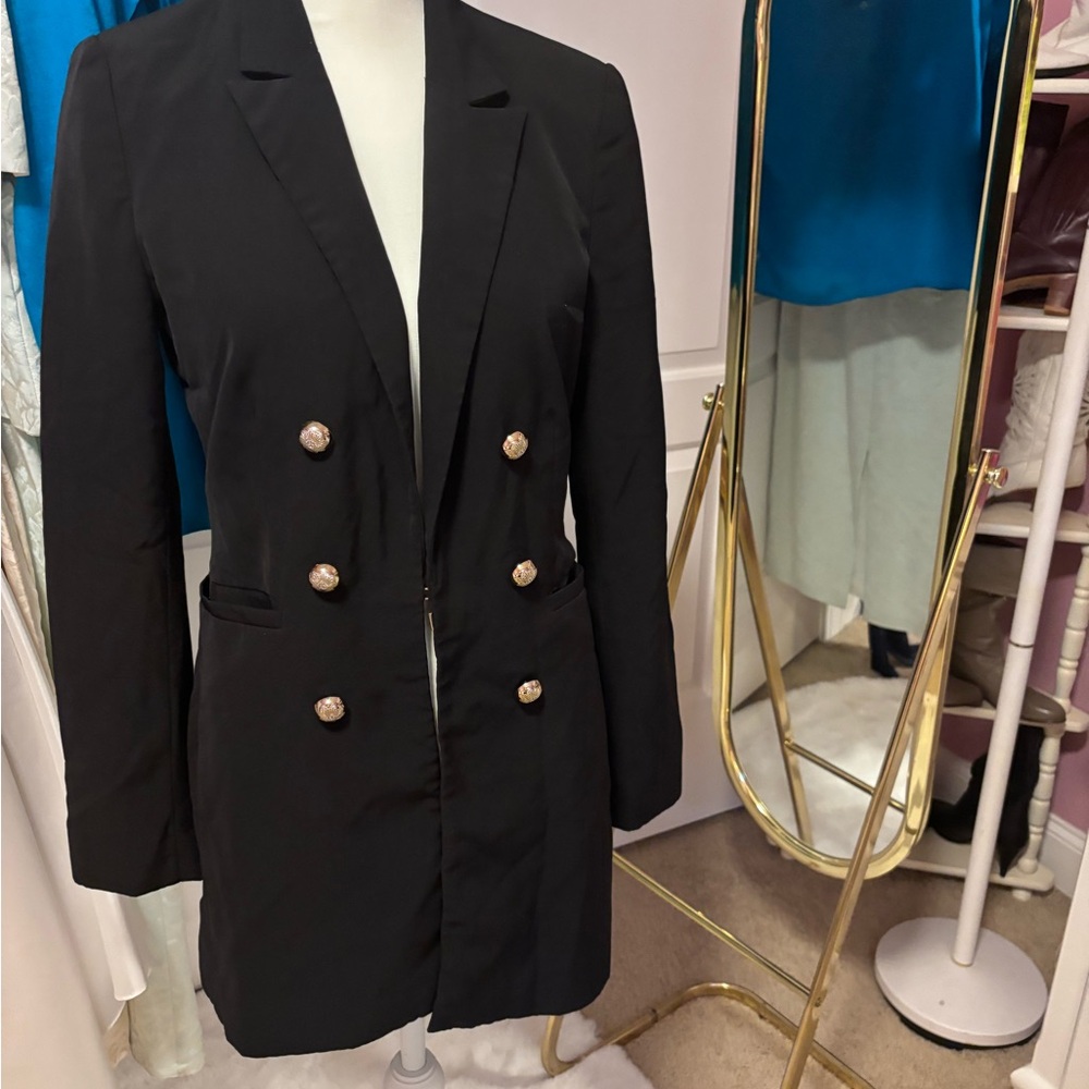 Elegant unique jacket   Very classy for work or casual